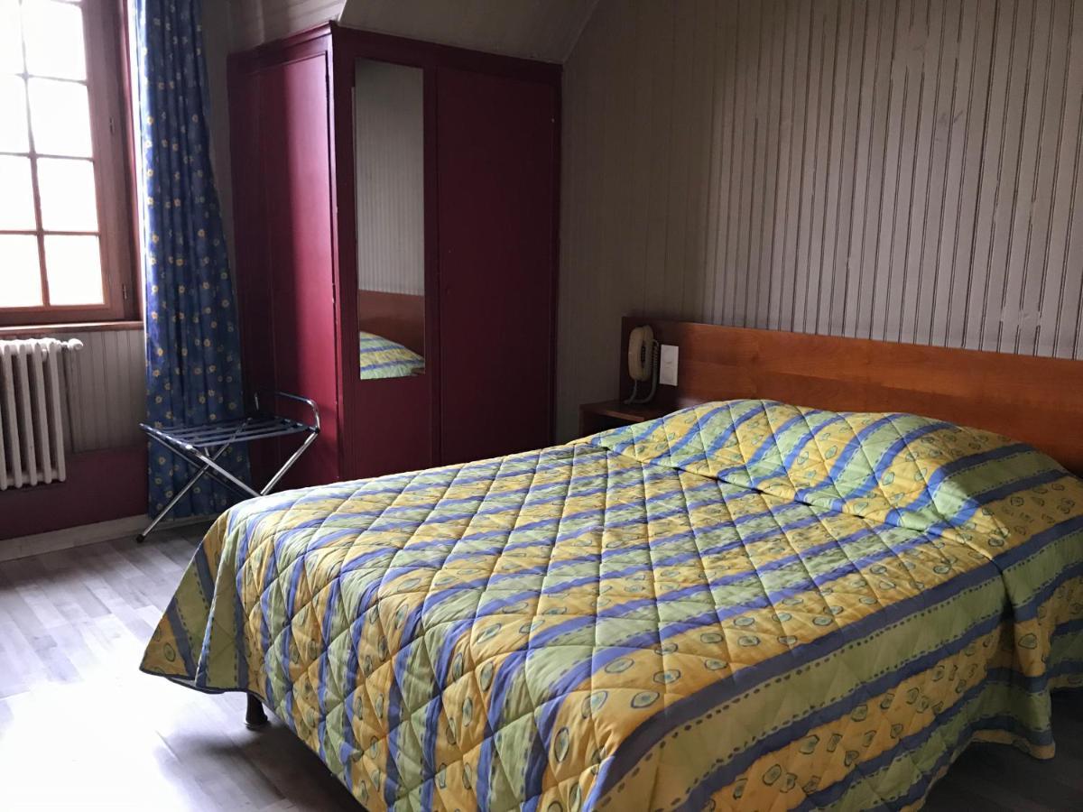 Logis Hotel & Restaurant - Auberge De La Foret Hazebrouck Bagian luar foto